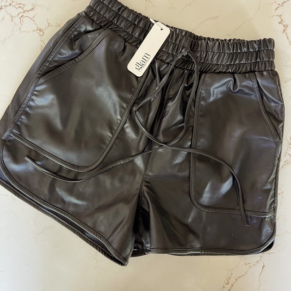 NWT glam Faux Leather Elastic Tie Front Pocketed Shorts / Small - Picture 1 of 8